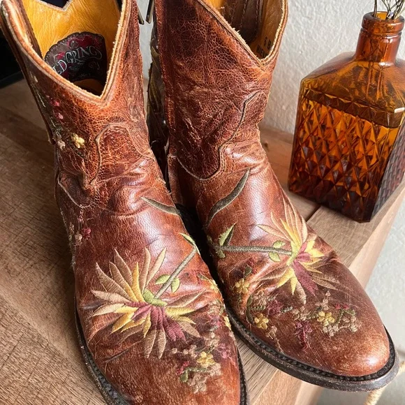Old Gringo Embroidered Brown Leather Boots - Picture 2 of 6
